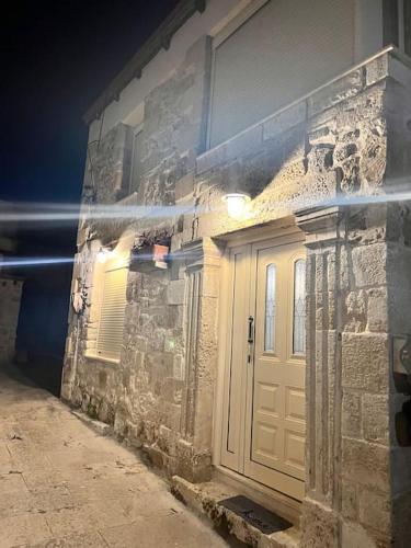 Πετρινη οικια με εσωτερικο τζακι in Iraklio