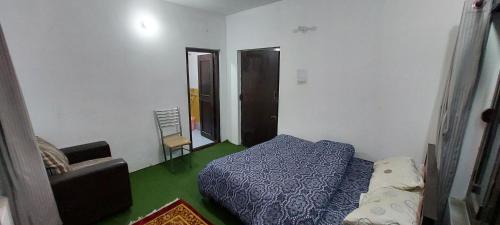 Budget Double Room image 3
