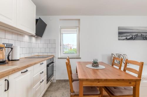 Apartment Tesic close to the sea with shared 4xbicycles