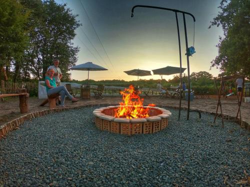 Programlehetőségek, Luxury Safari Tent with Hot Tub at Camping La Fortinerie in Chenehutte-Treves-Cunault