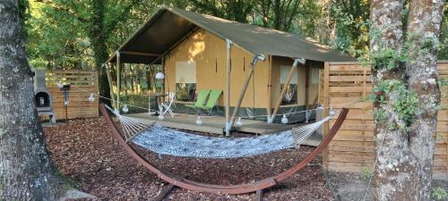 Létesítmények, Luxury Safari Tent with Hot Tub at Camping La Fortinerie in Chenehutte-Treves-Cunault