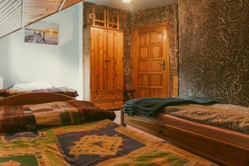 3 twin beds