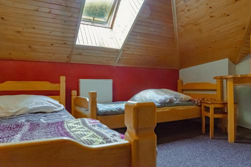 2 twin beds