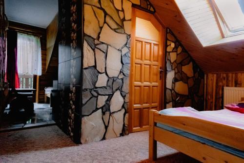 1 double bed, 1 twin bed