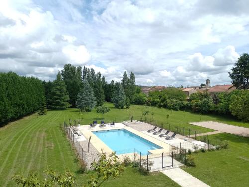 Domaine de Lamagistère - Gite de groupe - Piscine