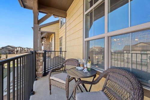 Serene Retreat with Hot Tub, Sauna, Pool & Gym in 溫莎 (CO)