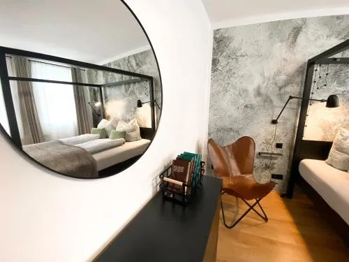WEINQUARTIER Weingarten Loft 70 qm 2 SZ Altstadt Balkon Himmelbett Küche Parkplatz in Naumburg Saale, Deutschland
