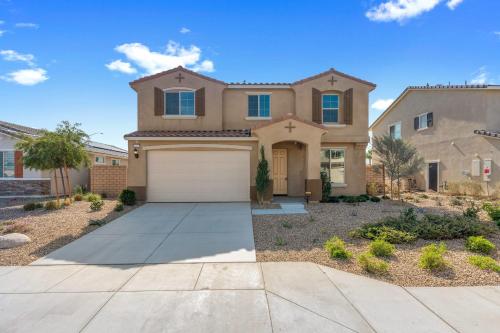 5br Family Home in Coachella Valley in Coachella, USA