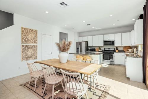 5br Family Home in Coachella Valley in Coachella, USA