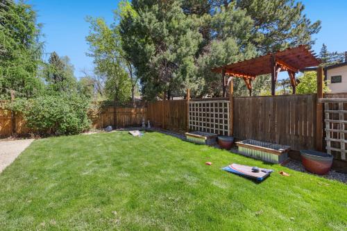 Historic Mountain Ave Bungalow - Walk Everywhere! in Fort Collins, USA