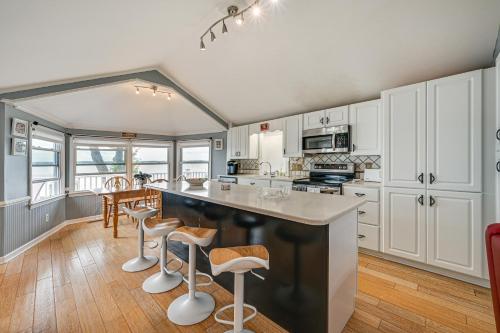 Pamlico River House with Private Dock and River View! in Washington
