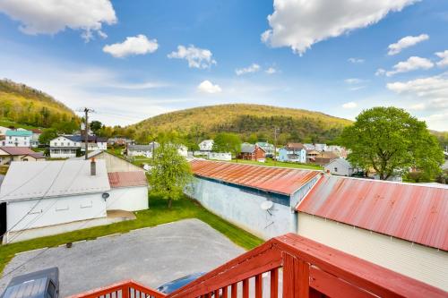 . Loganton Townhome, Near Fly Fishing and Hiking!