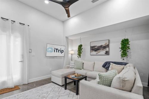 Whispering Grove Bungalow in Tampa, USA