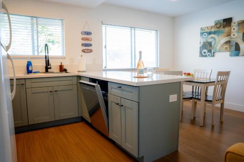 1 Block from Beach - Steps from Restaurants & Shops in Oceanside, USA
