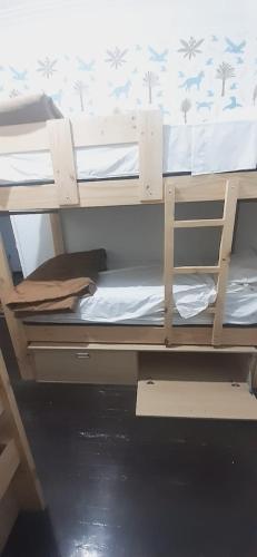 4 twin beds