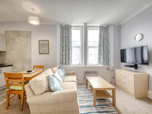 Apartment 4 - Large studio - Sea Front location - Rear views-Free Parking, Paignton (foto 4)