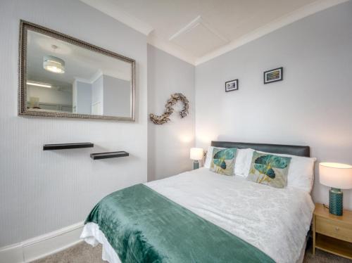 Apartment 4 - Large studio - Sea Front location - Rear views-Free Parking, Paignton (foto 6)