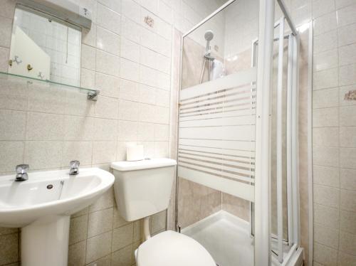 Apartment 4 - Large studio - Sea Front location - Rear views-Free Parking, Paignton (foto 7)