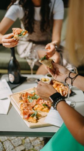 ห้องอาหาร, Casa in ฮราเด็ค คราลอเว