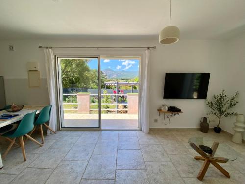 LOGEMENTS ACCÈS PISCINE - T2 Résidence Serena 4
