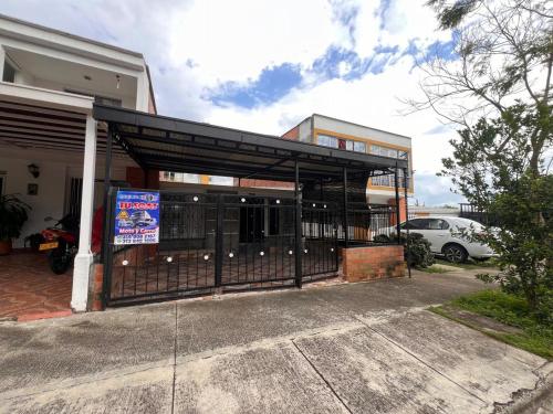 숙소 외관, Casa amplia cerca a UKUMARI parque CONSOTA y excelentes restaurantes in 라 에스페란사