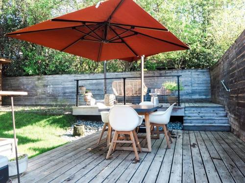Fenced Yard Walkable Parking! - image 2