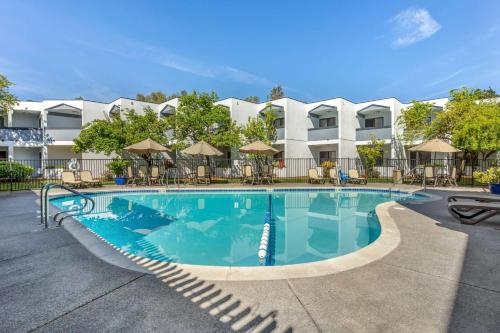 Best Western Plus Wine Country Inn & Suites - main image
