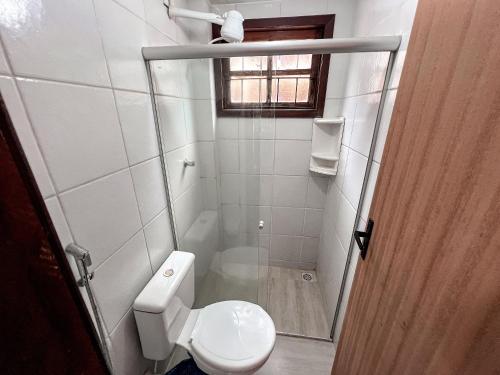Casas com 2 ou 3 suítes (todas com ar split), com internet privativa 300MBPSno Residencial Nazareth, localizado a aproximadamente 80m da praia de Taperapuã (Arena Axé moi), com piscina, sauna, portaria 24hrs