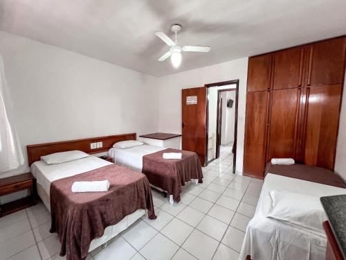 Casas com 2 ou 3 suítes (todas com ar split), com internet privativa 300MBPSno Residencial Nazareth, localizado a aproximadamente 80m da praia de Taperapuã (Arena Axé moi), com piscina, sauna, portaria 24hrs