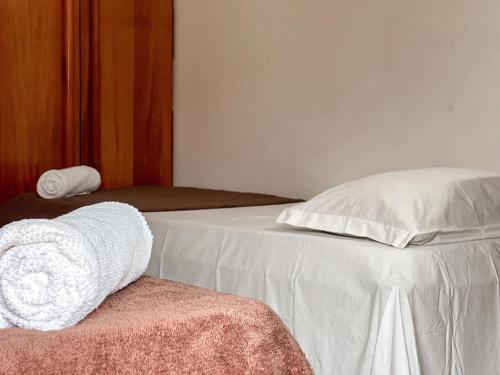 Casas com 2 ou 3 suítes (todas com ar split), com internet privativa 300MBPSno Residencial Nazareth, localizado a aproximadamente 80m da praia de Taperapuã (Arena Axé moi), com piscina, sauna, portaria 24hrs