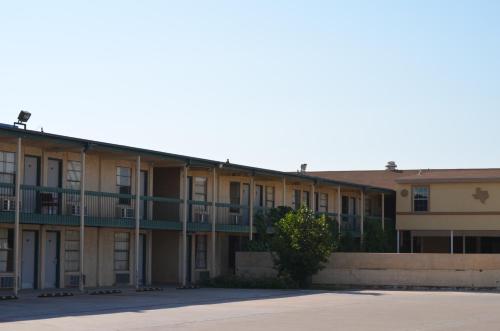 Plaza Inn - main image