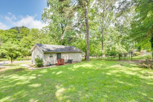 7 Mi to Downtown Atlanta Home with Yard in Browns Mill Park
