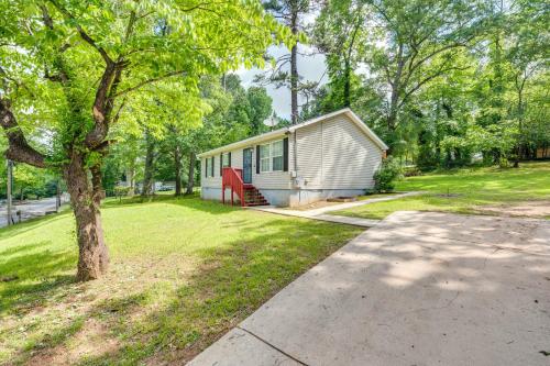 7 Mi to Downtown Atlanta Home with Yard in Browns Mill Park