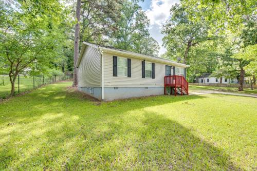 7 Mi to Downtown Atlanta Home with Yard in Browns Mill Park
