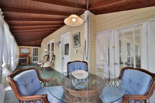 Two-Bedroom Holiday Home image 9