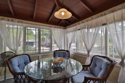 Two-Bedroom Holiday Home image 10
