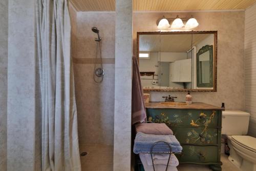 Two-Bedroom Holiday Home image 6