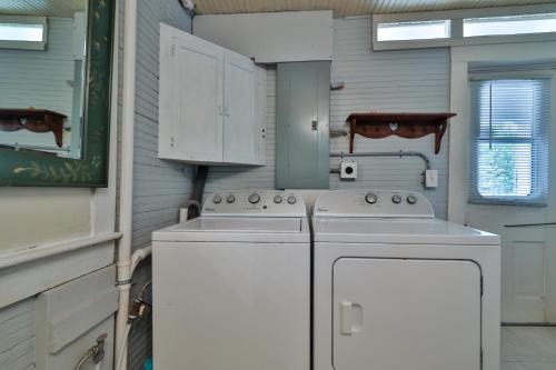 Two-Bedroom Holiday Home image 3