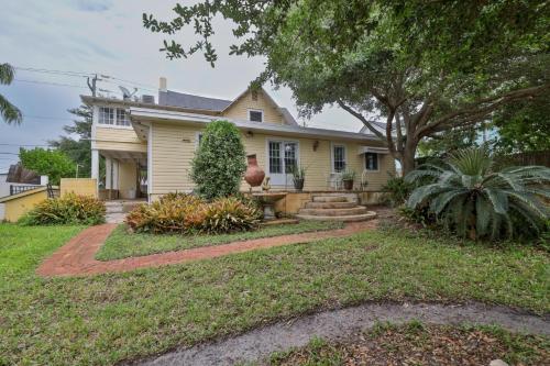 Two-Bedroom Holiday Home image 1