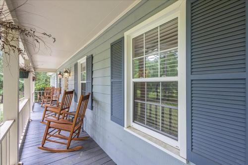 5BR Estate on 7 Acres with Private Pond in North Augusta, USA
