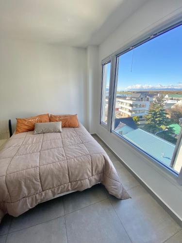 Becasina Patagonica A Luminoso monoambiente en Ushuaia con vista a las montañas