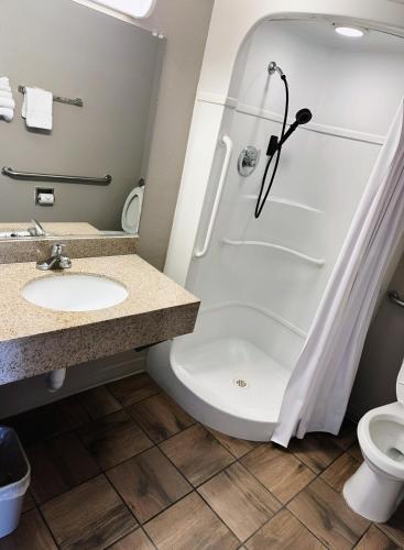 Motel 6 Holbrook, AZ - 샤워실
