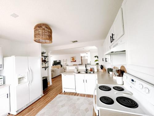 Cozy and Contemporary Casa near Six Flags and La Cantera in San Antonio, USA