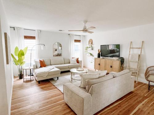Cozy and Contemporary Casa near Six Flags and La Cantera in San Antonio, USA