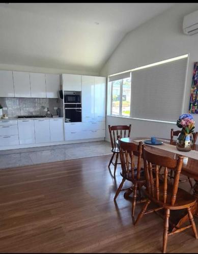 Westgate Three and one small room bedrooms house, Auckland (photo 7)