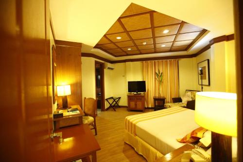room detail thumbnail 1