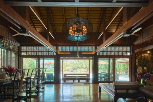 Baankwaeom Boutique Homestay Amphawa