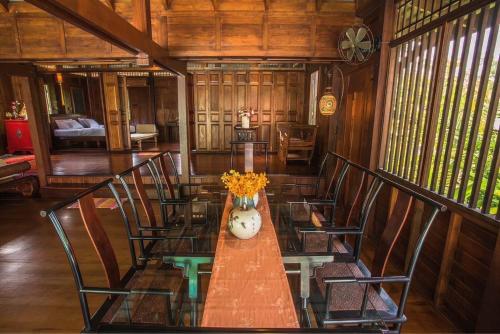 Baankwaeom Boutique Homestay Amphawa