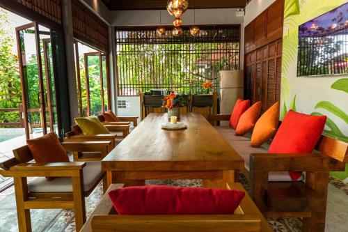 Baankwaeom Boutique Homestay Amphawa