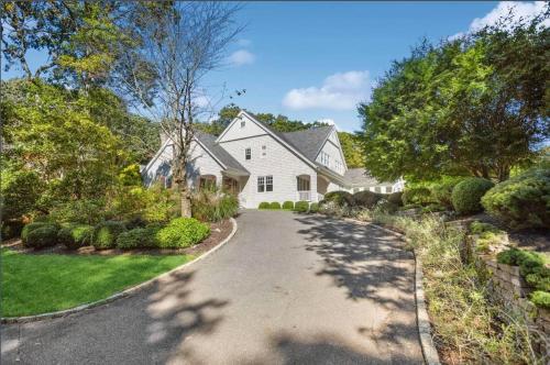 Luxury Villa 7br 7baths with a Private Pool Hamptons in Bridgehampton, USA